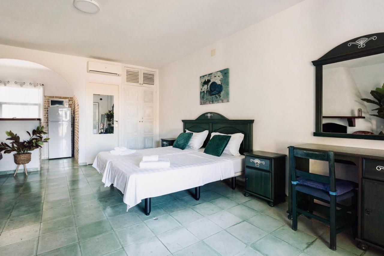 Ocean Suites San Antonio  Kültér fotó